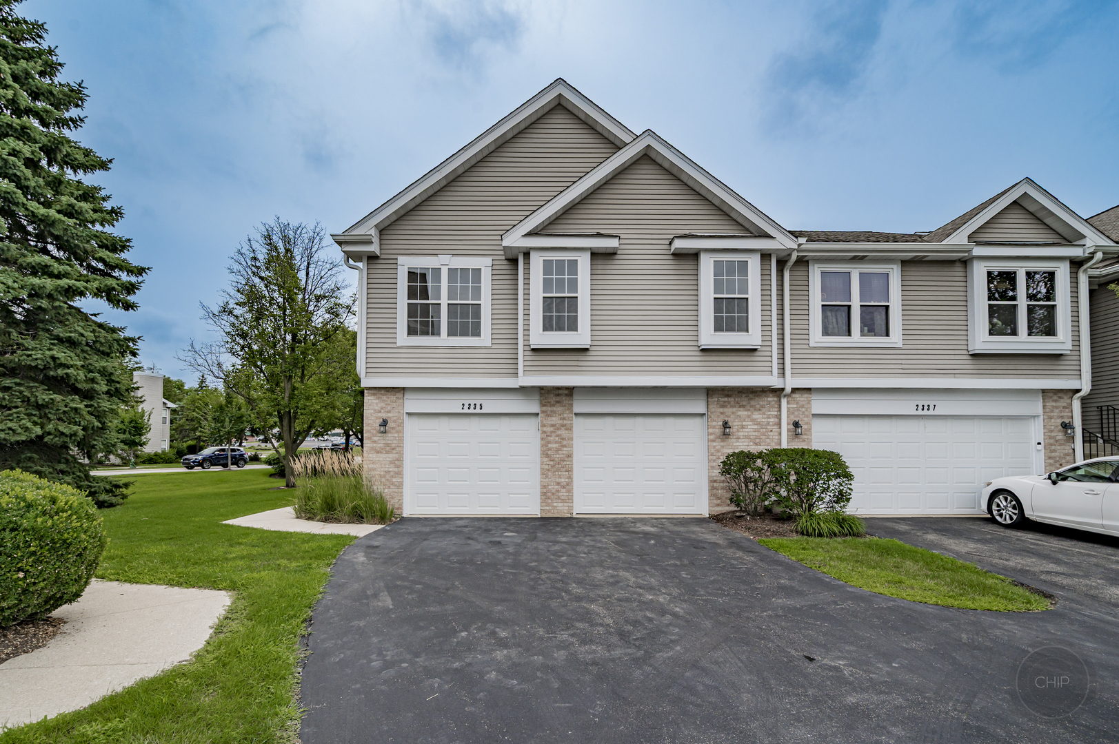 Property Photo: 2335 Old George Way IL 60515