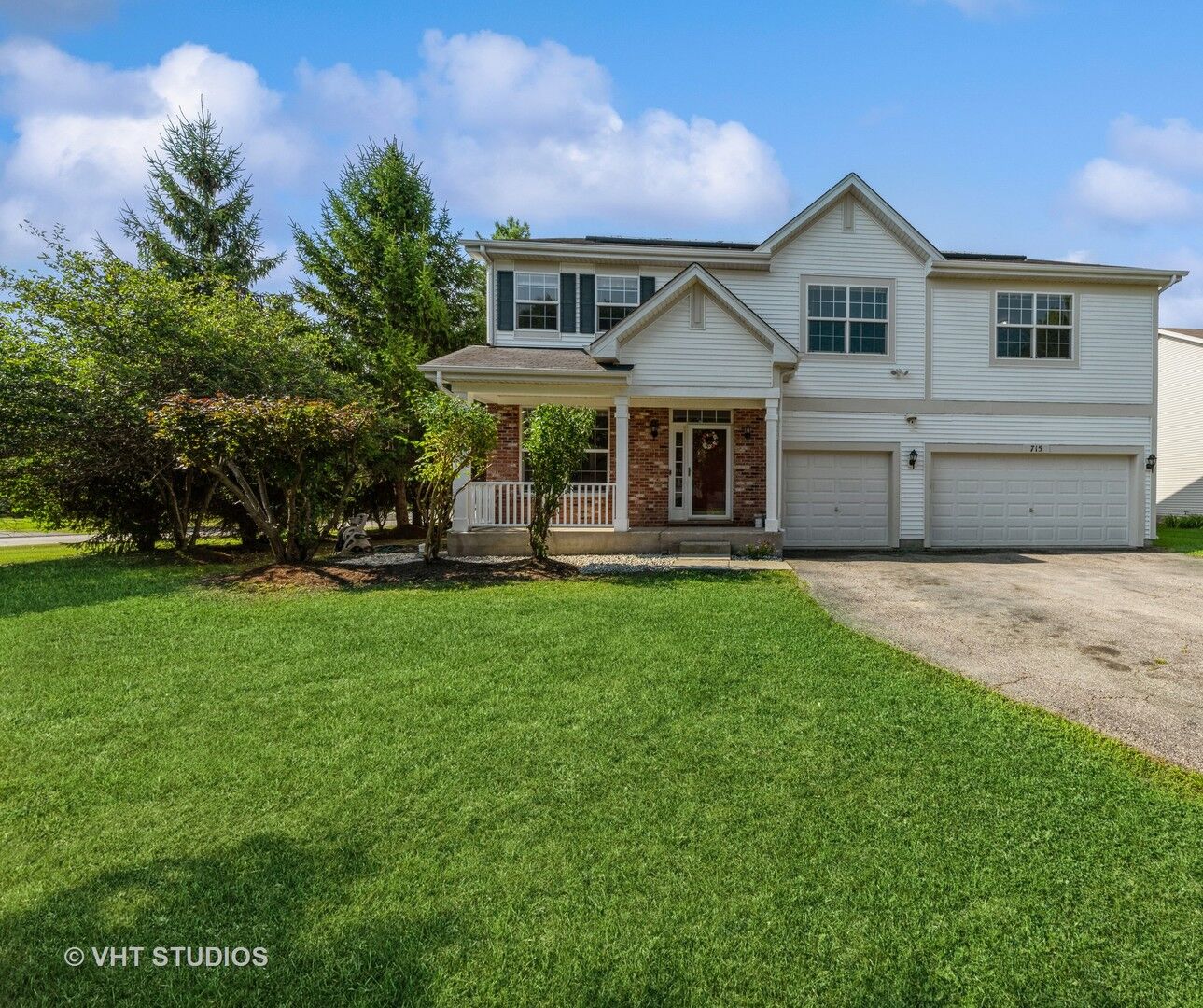 Property Photo:  715 W Jonathan Drive  IL 60073 