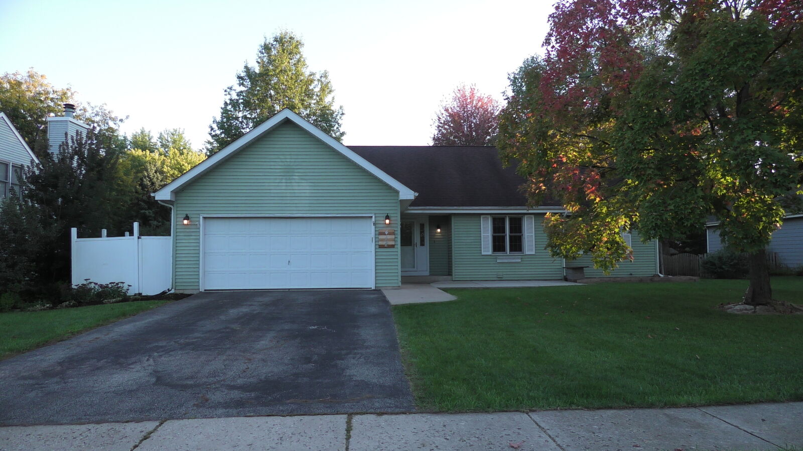Property Photo:  412 E Somonauk Street  IL 60560 