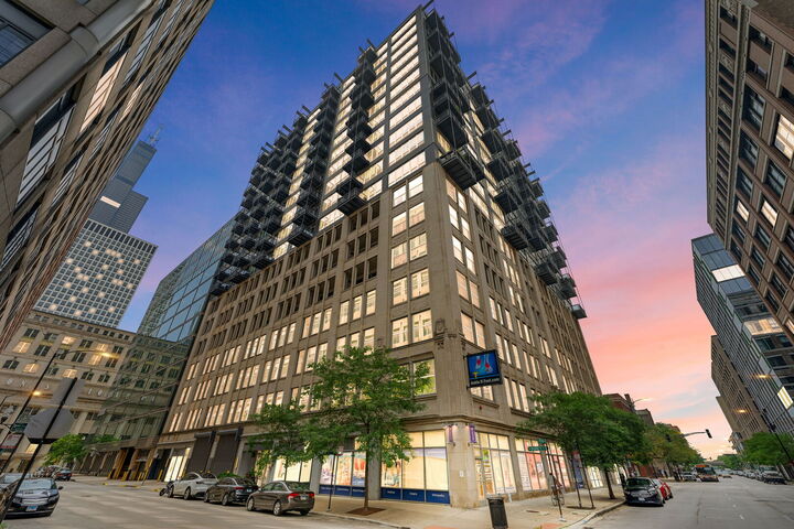 565 W Quincy Street 501  Chicago IL 60661 photo