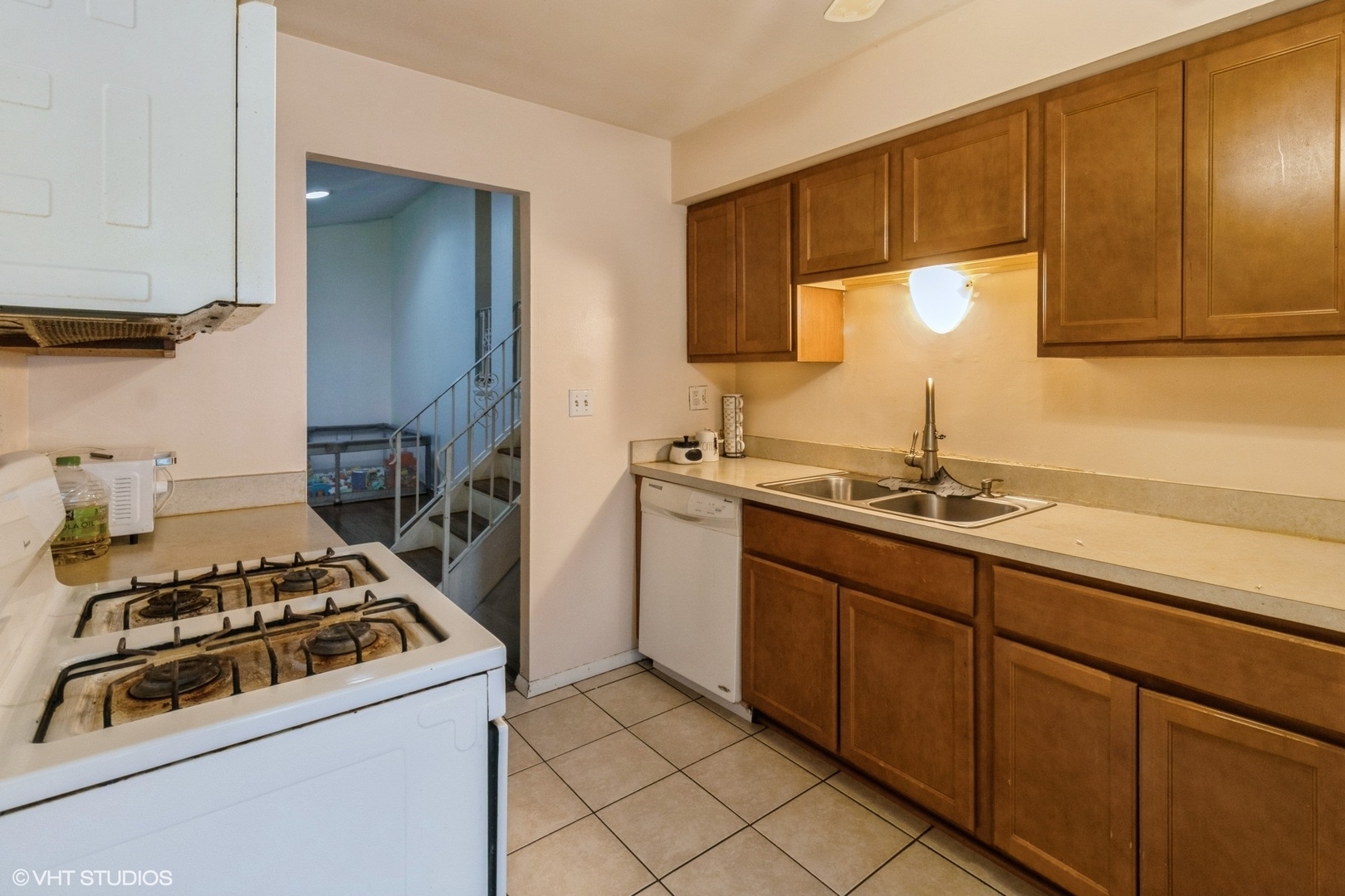 Property Photo:  410 Chatham Circle  IL 60089 