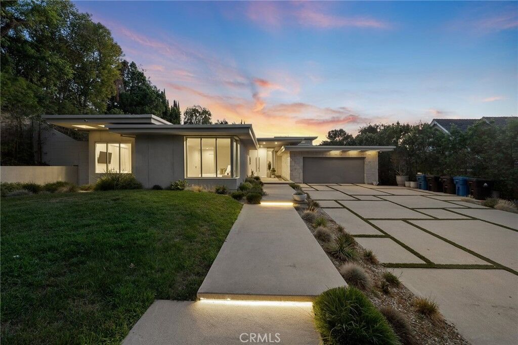 Property Photo:  4727 Alonzo Avenue  CA 91316 