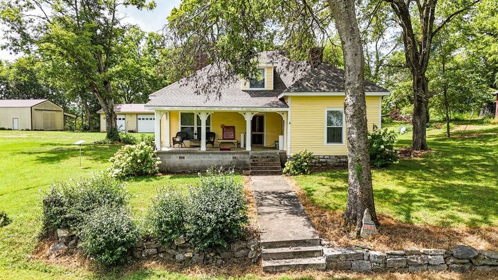 Property Photo: 2640 Highway 82 E TN 37020
