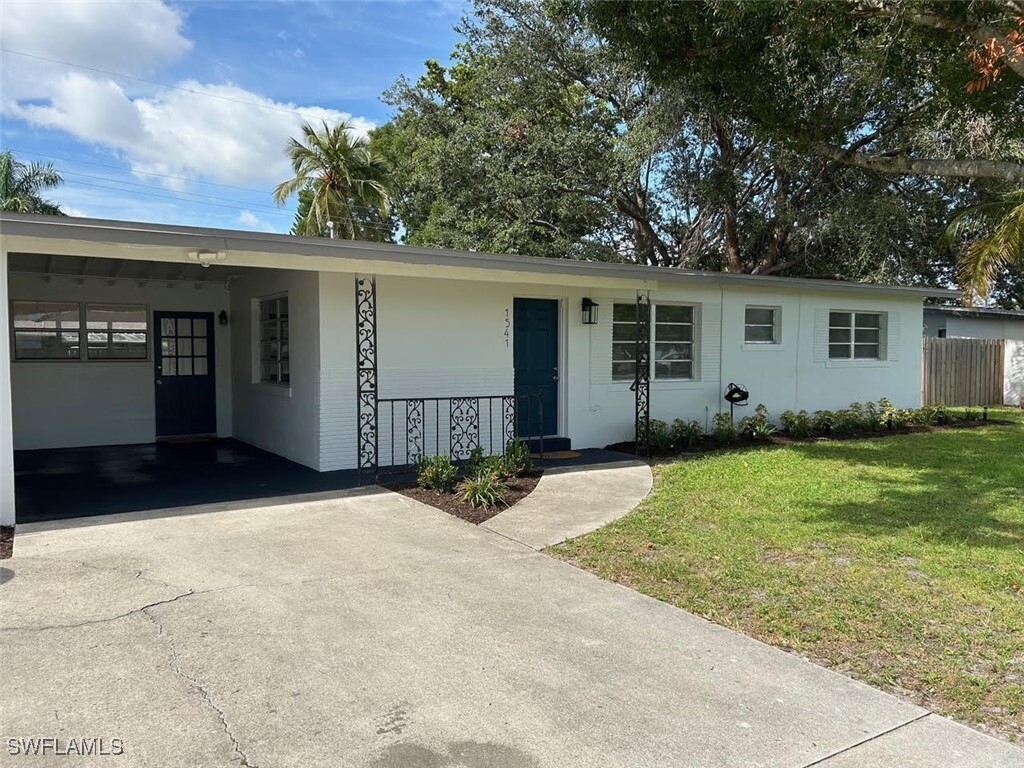Property Photo: 1541 Grace FL 33901