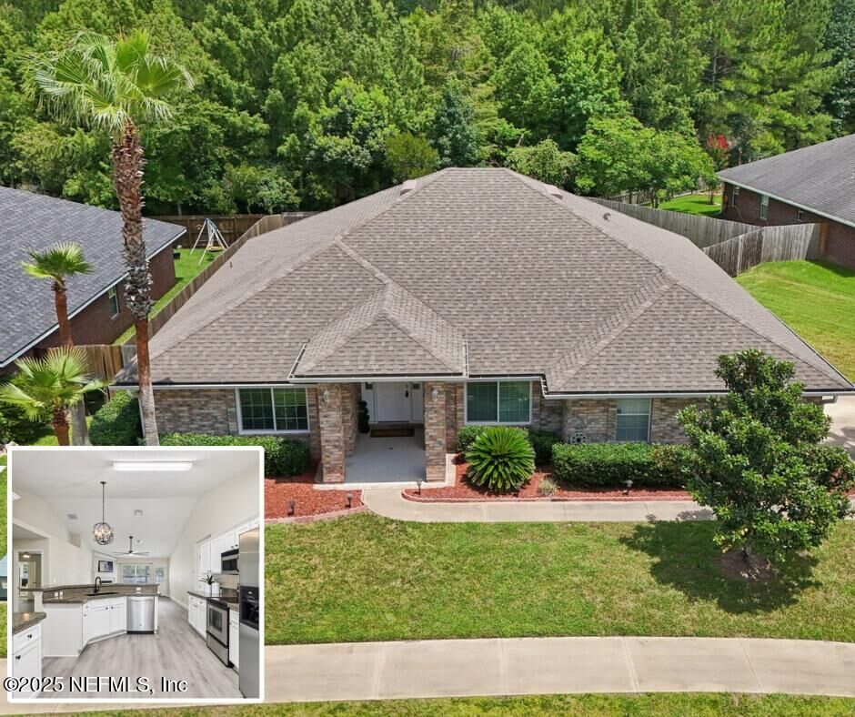 Property Photo: 1437 Heather Glen Lane FL 32068
