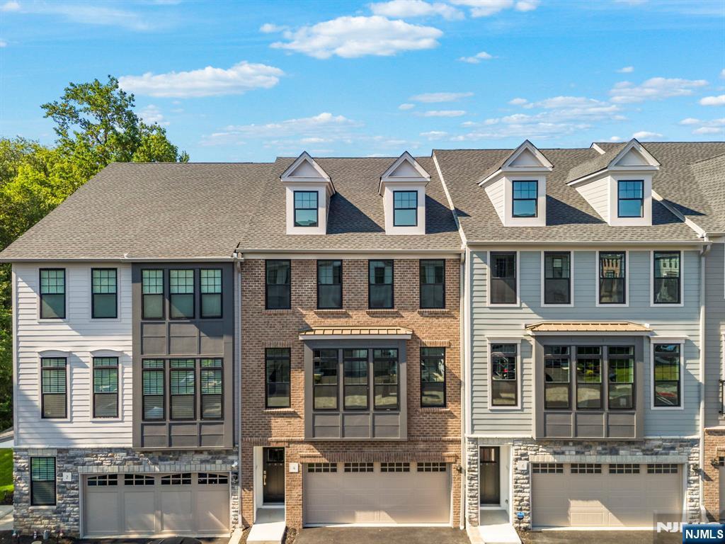 Property Photo:  4 Goldfinch Drive  NJ 07458 