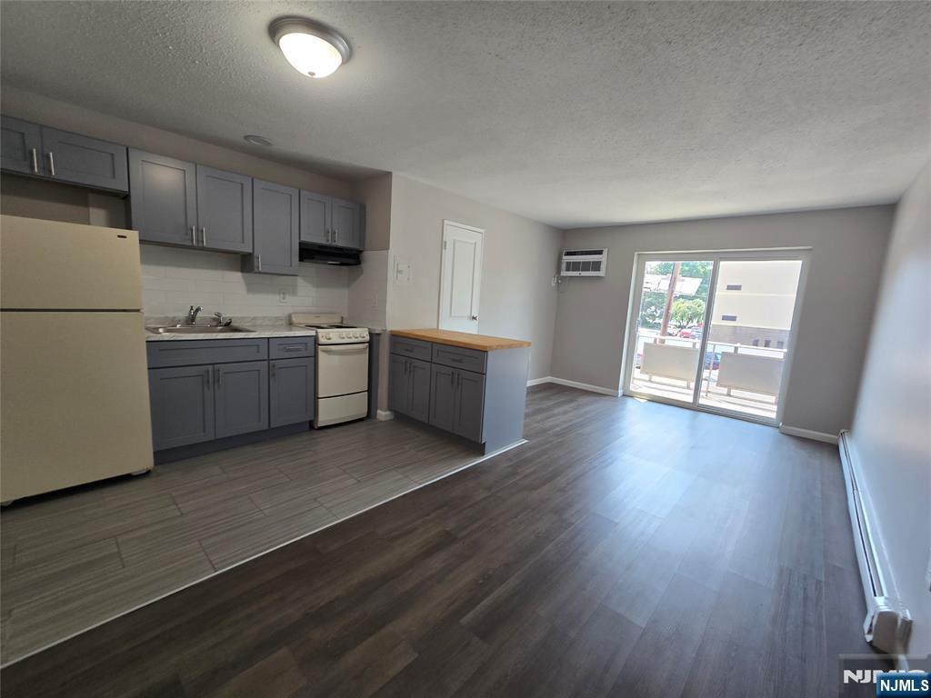 Property Photo:  316 Park Street 2A  NJ 07601 
