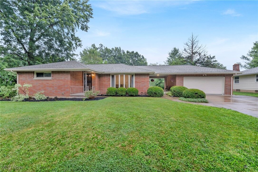 Property Photo: 901 Wilshire Drive OH 44001