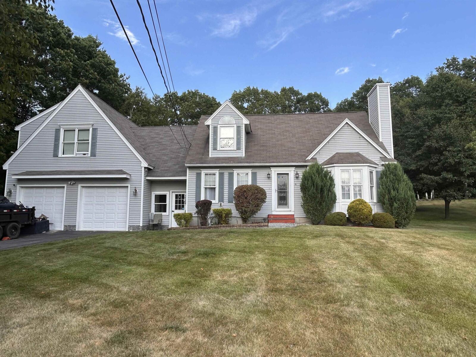 Property Photo: 4 Tear Drop Circle NH 03051