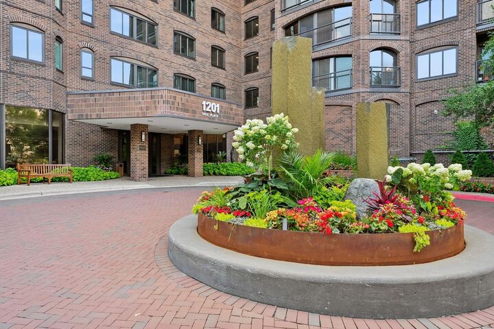 Property Photo:  1201 Yale Place 2004  MN 55403 