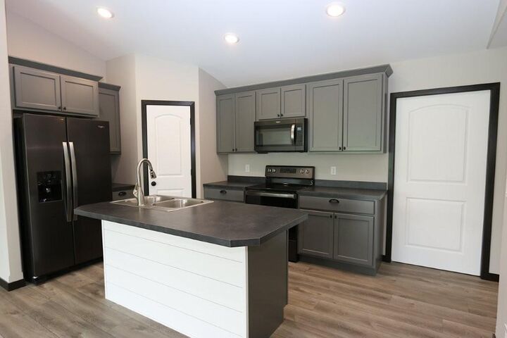 Property Photo: 908 NE 6th Avenue MN 56573