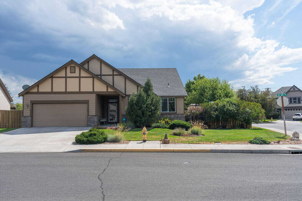 Property Photo:  2943 SW 50th Street  OR 97756 