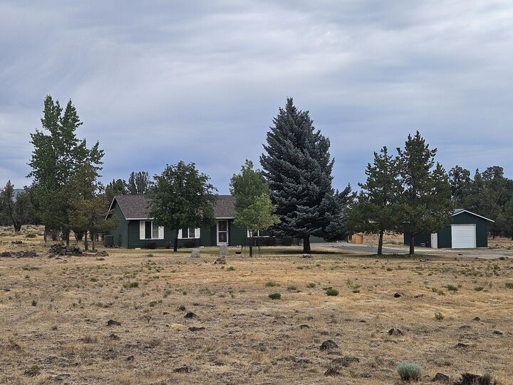 Property Photo: 4477 NE Walnut Avenue OR 97756