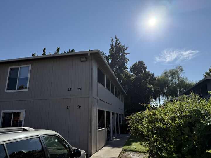 Property Photo: 517 Western Avenue 21-24 OR 97501