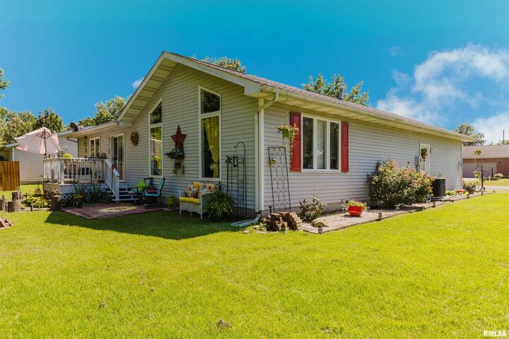 Property Photo:  1203 Hadfield Street  IL 62959 