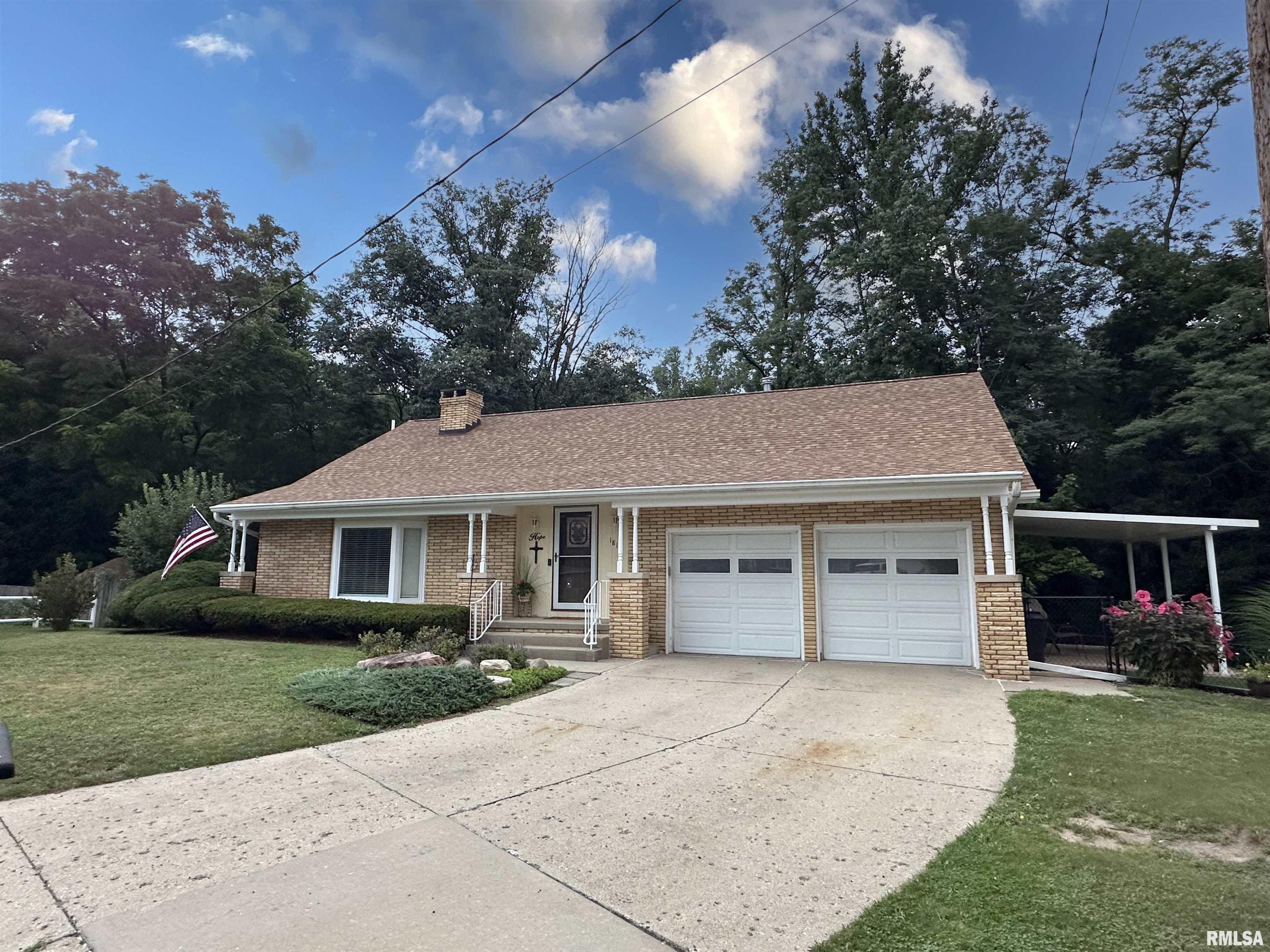 Property Photo: 1815 S Timber Court IL 61607