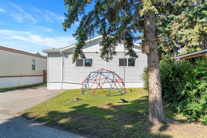 Property Photo:  3223 83 Street NW 111  AB T3B 5N2 