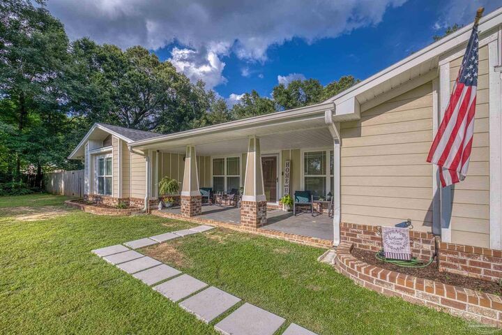 Property Photo:  6500 Chumuckla Hwy  FL 32571