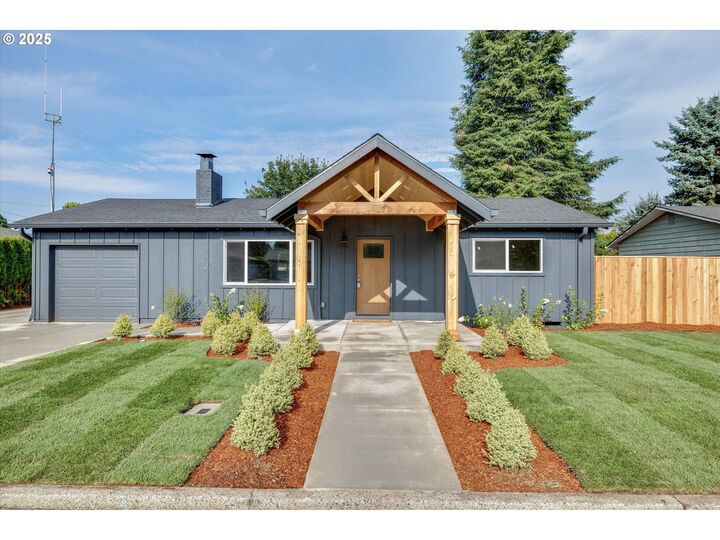 Property Photo: 1626 Kingwood St OR 97116
