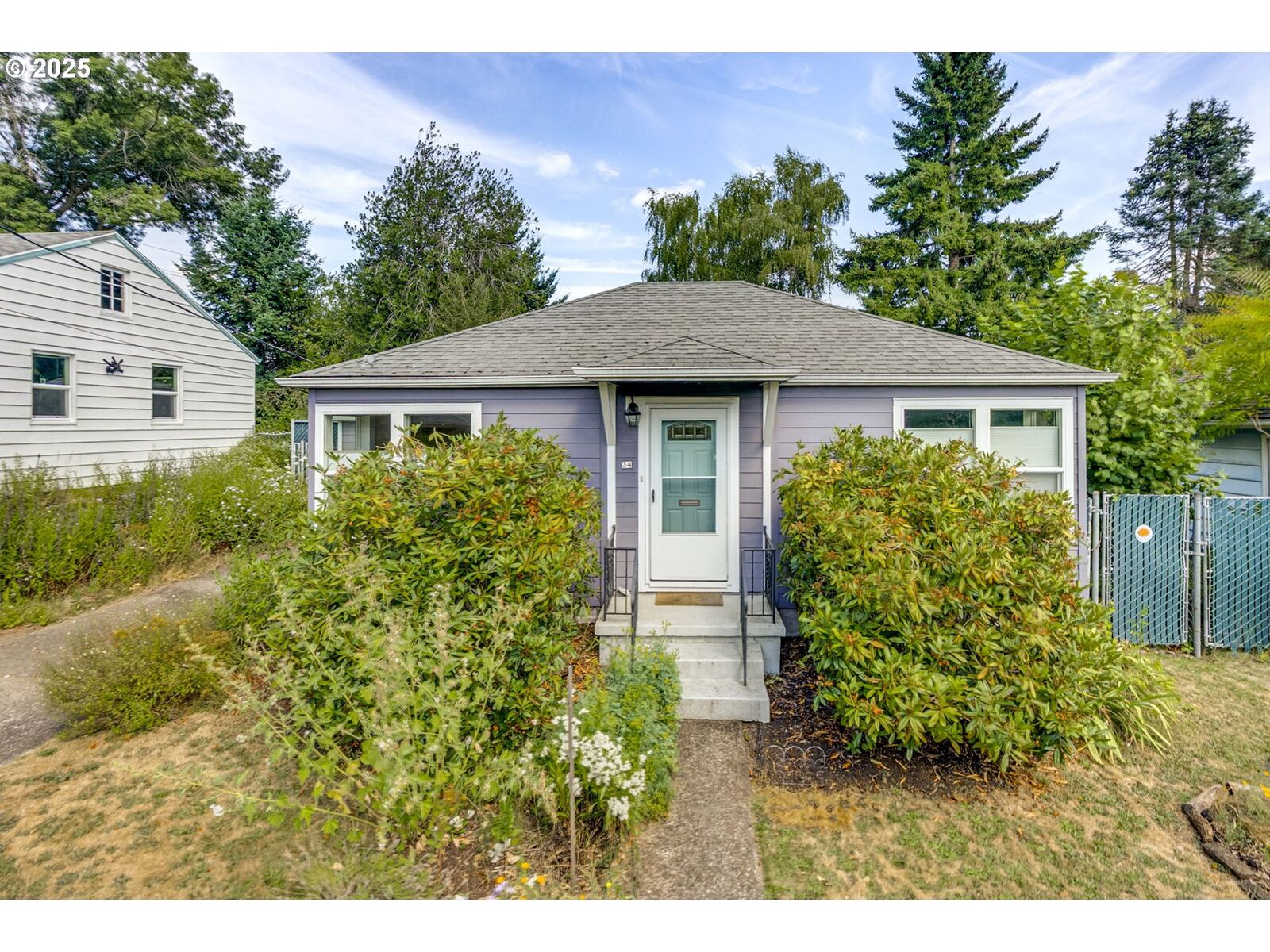 Property Photo: 34 SE 86th Ave OR 97216