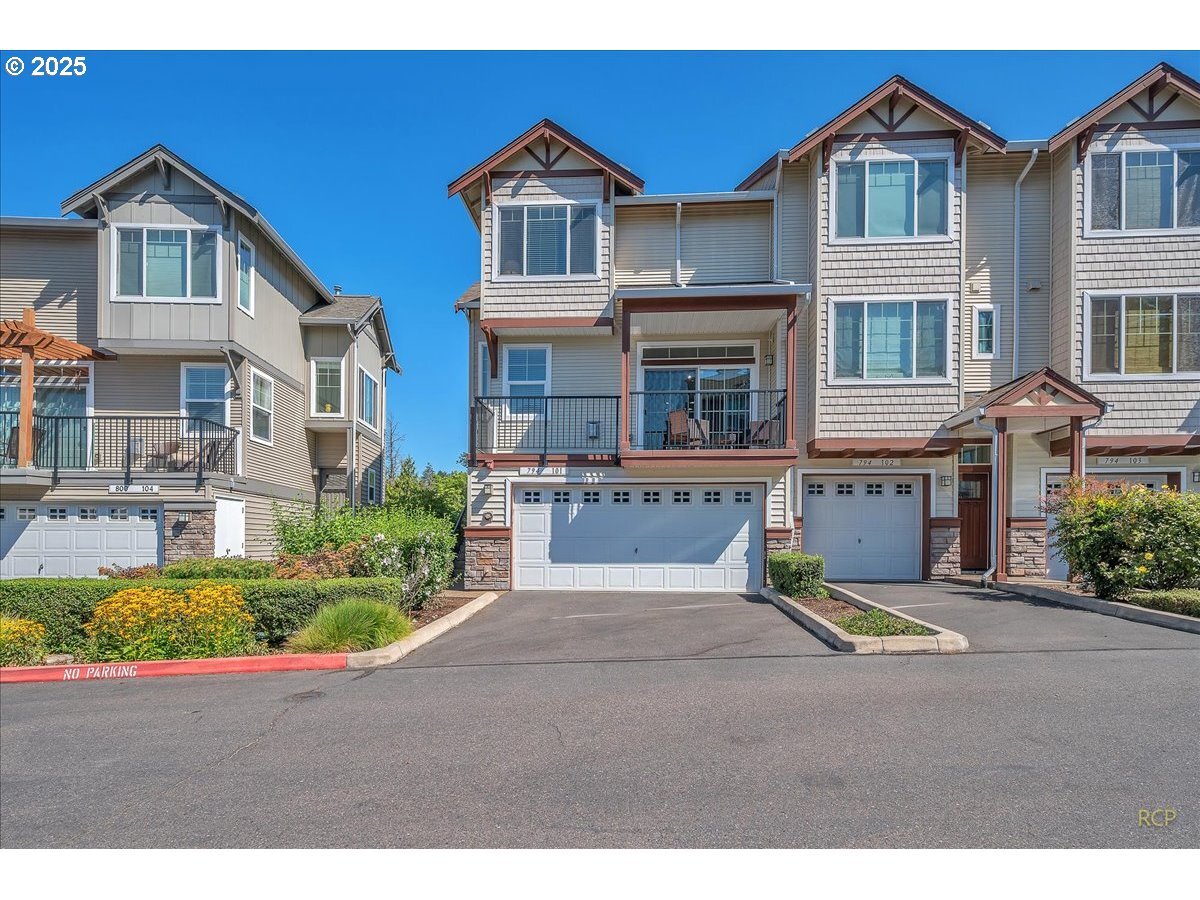 Property Photo: 794 NW 118th Ave 101 OR 97229