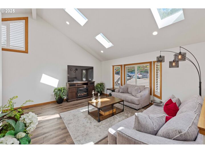 Property Photo:  2460 Stephanie Ln  OR 97459 