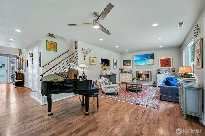 Property Photo: 502 S 187th Lane WA 98148