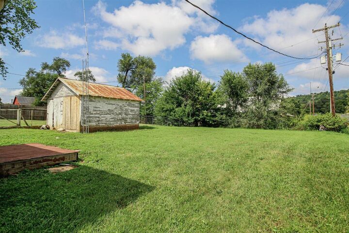 Property Photo:  302 Broadway Street  KY 42749 