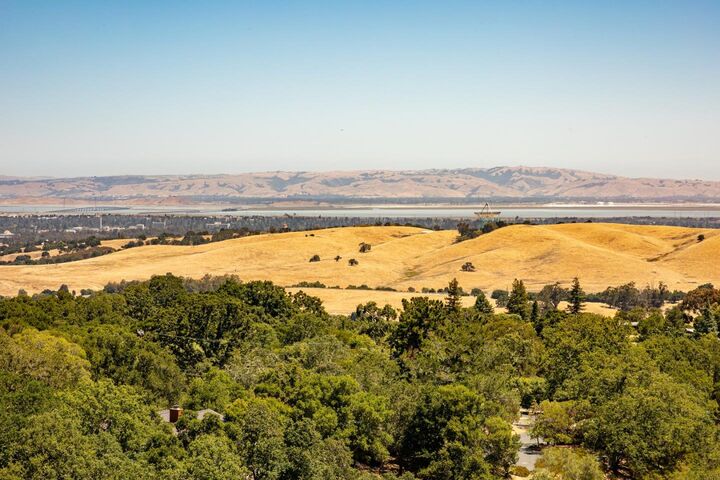 Property Photo:  30 Pine Ridge Way  CA 94028 