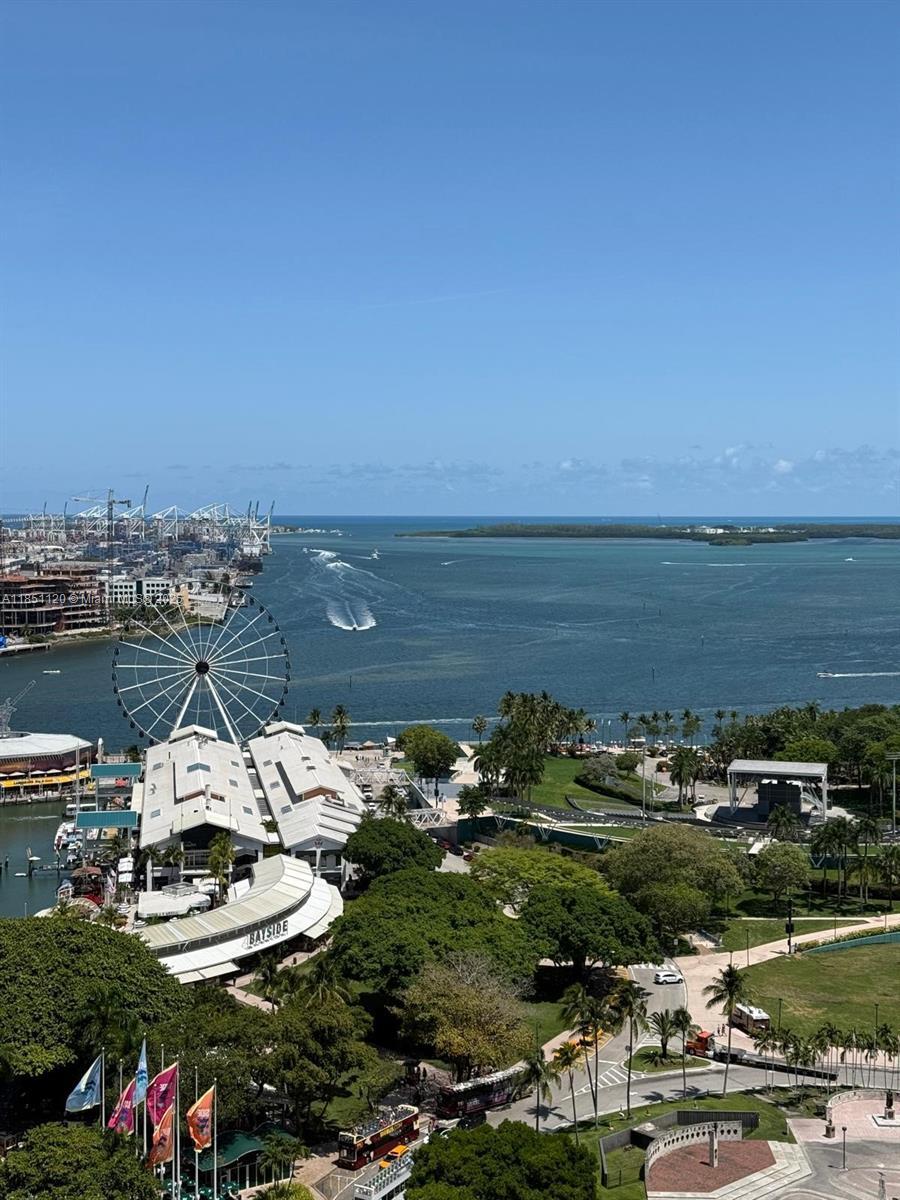 Property Photo: 398 NE 5th St 1812 FL 33132