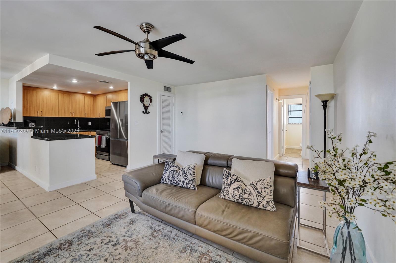 Property Photo: 1811 Jefferson St 606 FL 33020