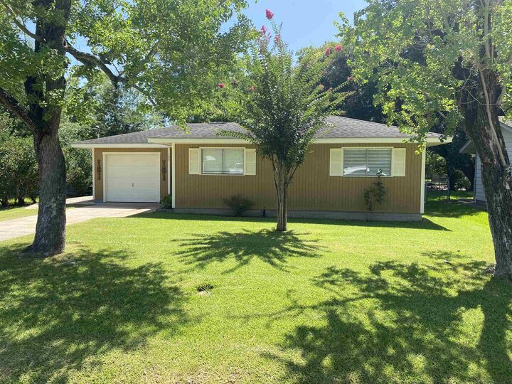 Property Photo:  155 Smelker St  TX 77707 