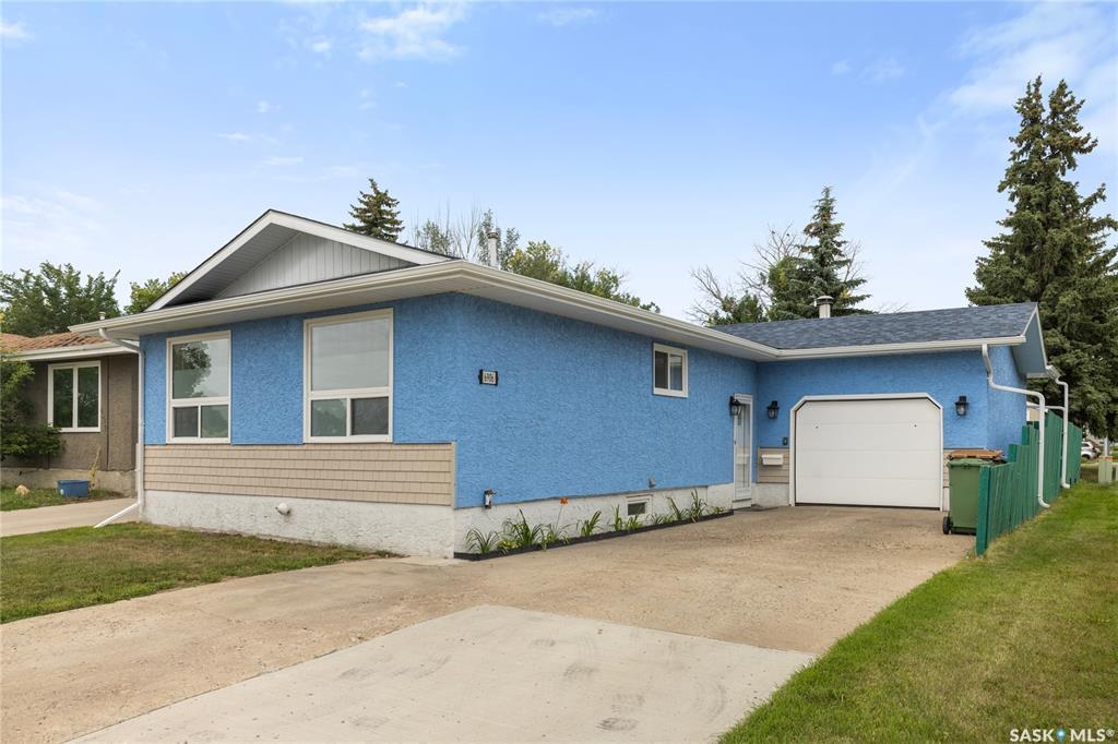 Property Photo:  6906 Dalgliesh Drive  SK S4X 2M6 