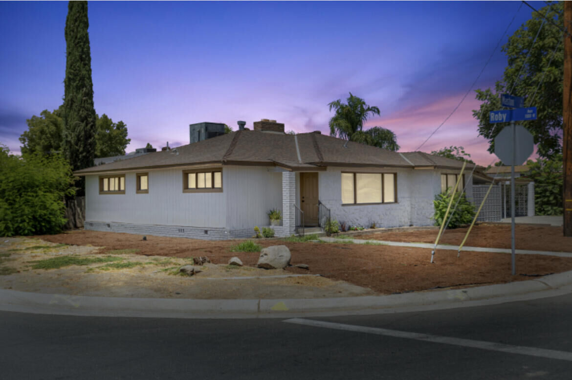 Property Photo:  155 S Maston Street  CA 93257