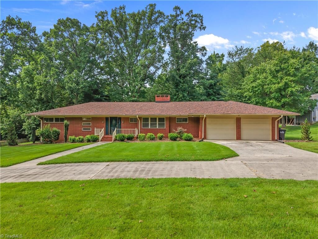 Property Photo: 1113 Sherwood Drive NC 27320