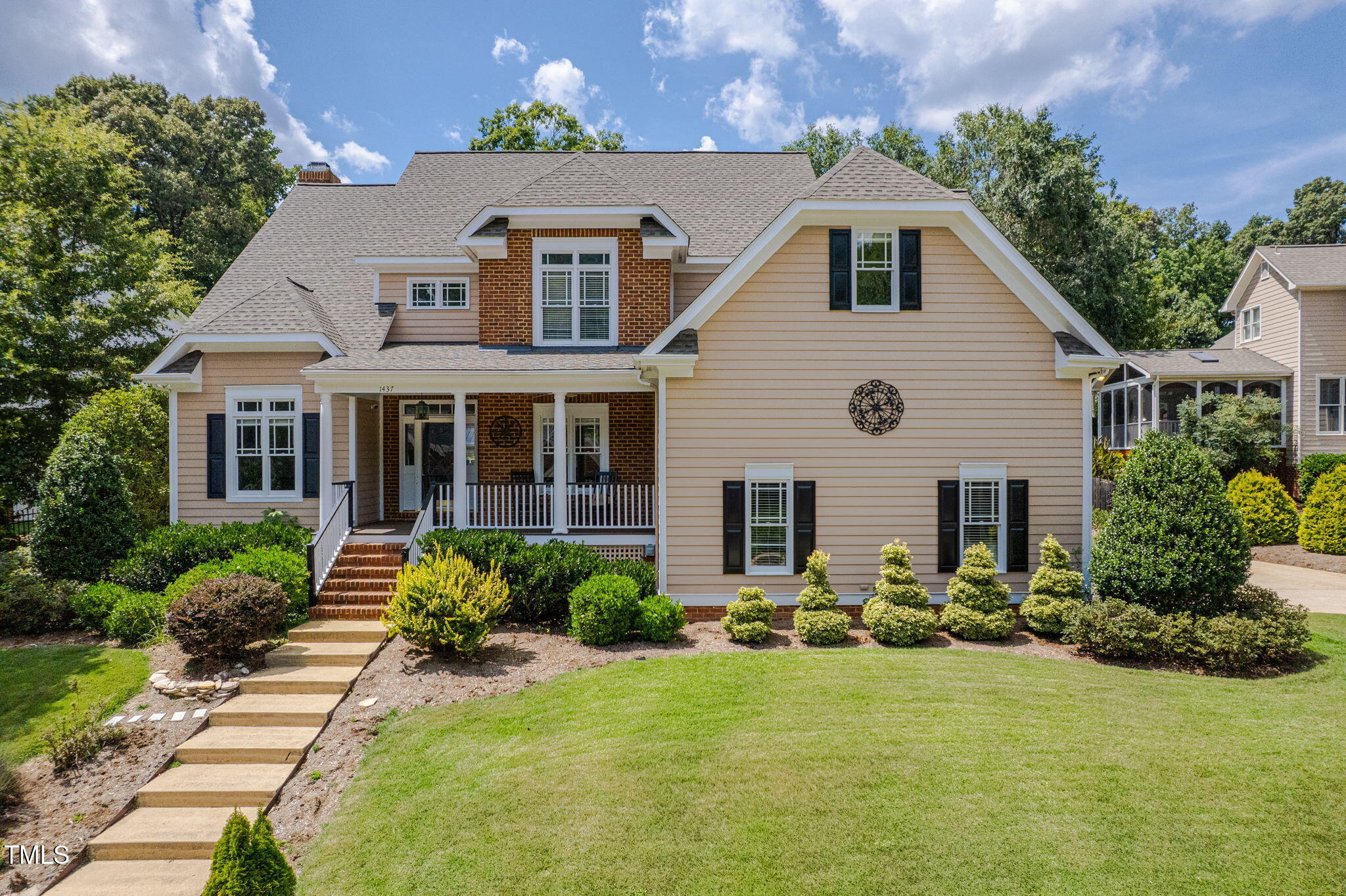 Property Photo: 1437 Chelton Oaks Place NC 27614