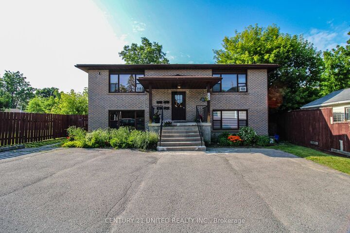 Property Photo:  200 Lake Street  ON K9J 2H3 