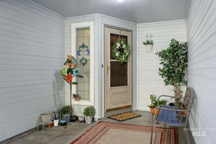 Property Photo: 944 N Benjamin Ln ID 83704