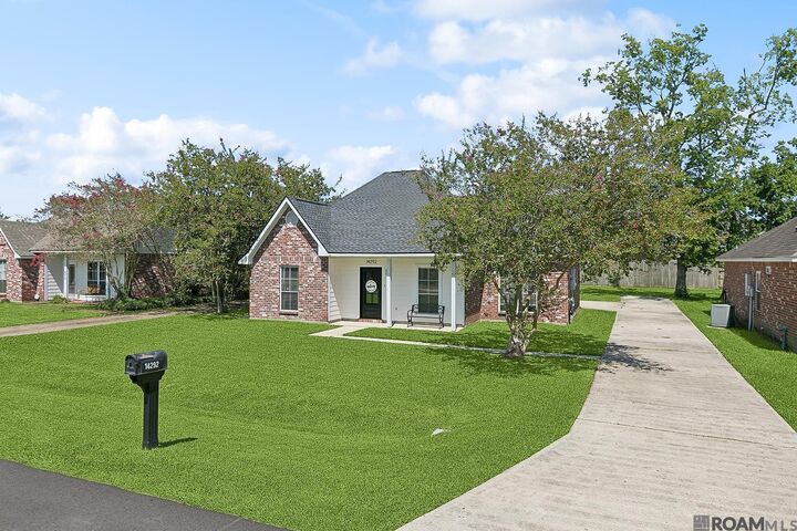 Property Photo: 14292 Whispering Oaks Dr LA 70737
