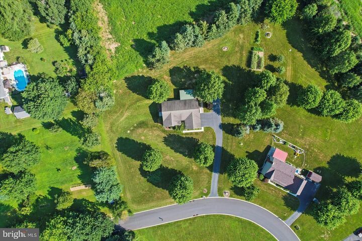 Property Photo: 1030 Fox Run Terrace PA 17331