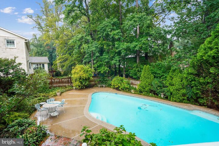 Property Photo: 6609 Degen Drive VA 22015