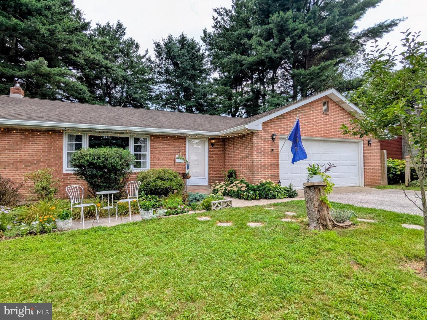 Property Photo: 28 Crescent Drive PA 17070