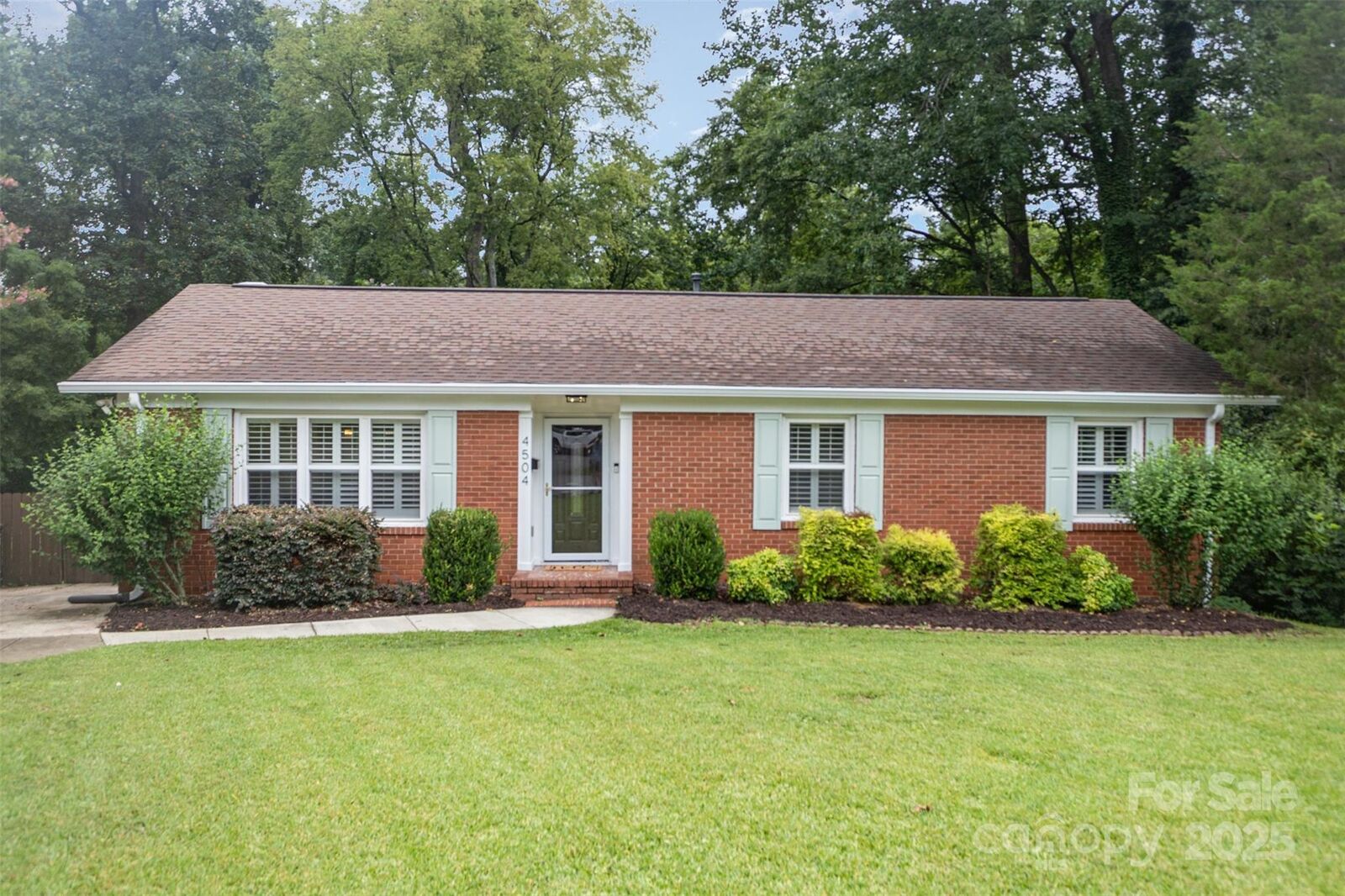 Property Photo: 4504 Rockford Court NC 28209