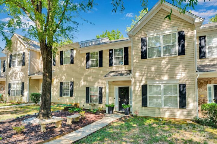 Property Photo:  2208 Winthrop Chase Drive  NC 28212 