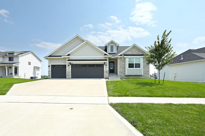 Property Photo: 2284 SE Preserve Court IA 50265