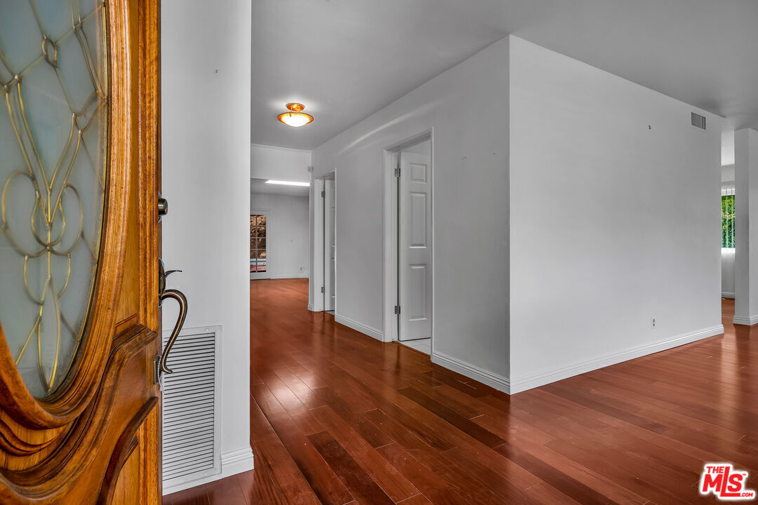 Property Photo:  2925 Dona Susana Dr  CA 91604 