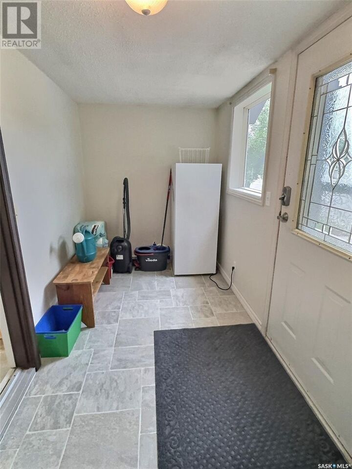 Property Photo:  525 First A Street  SK S4A 0C4 