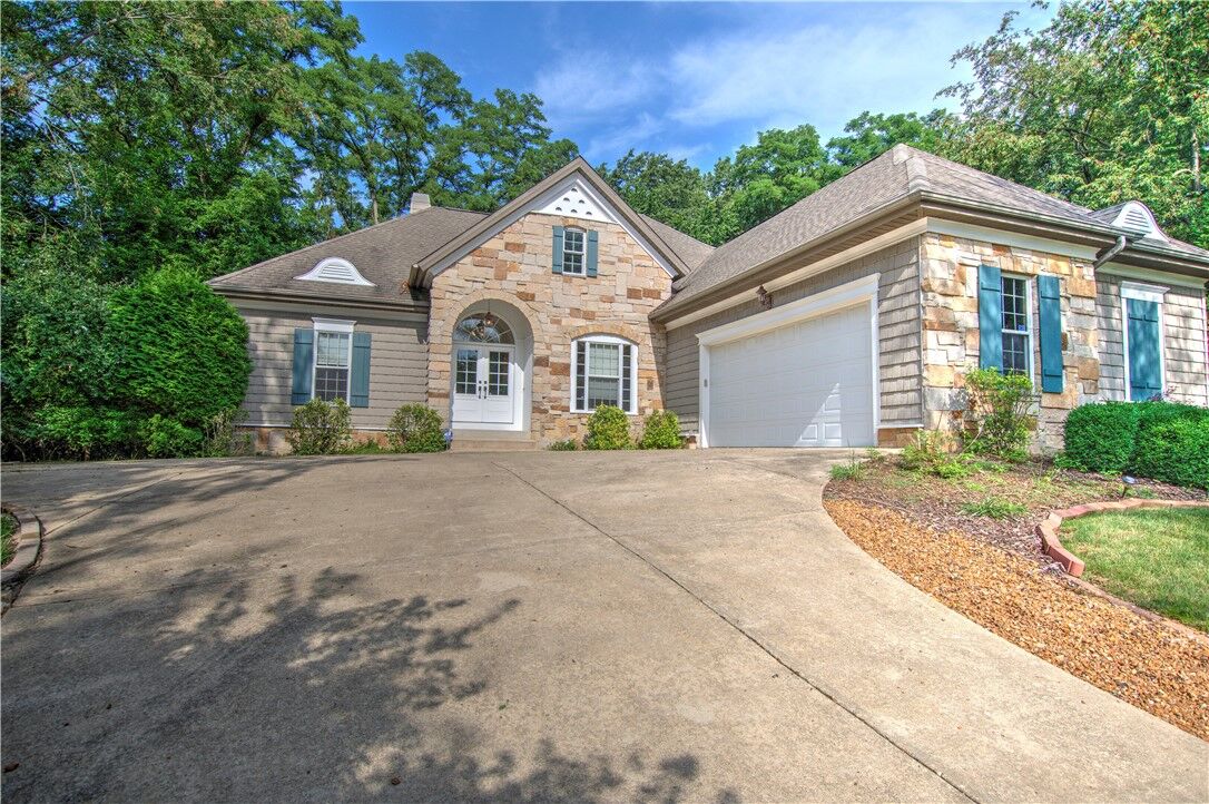 Property Photo: 530 N Country Club Meadow IL 62521