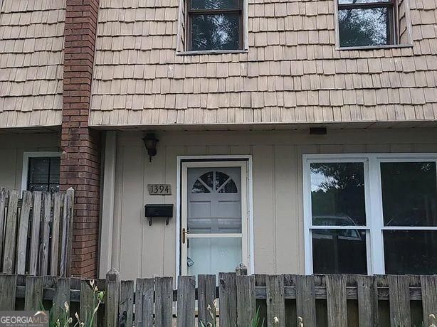 Property Photo: 1394 Wood Circle S GA 30260