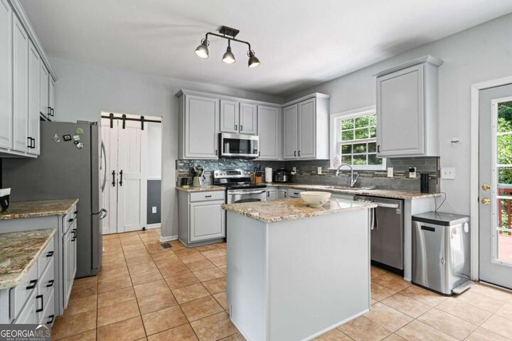 Property Photo: 3725 Roxwood Park Drive GA 30518